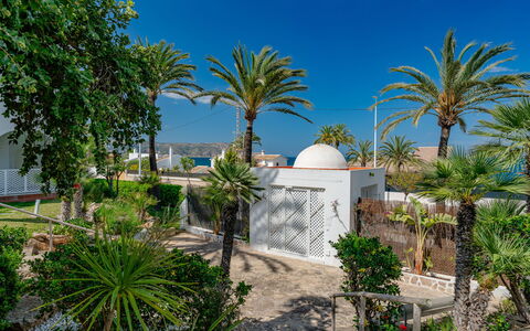 Oasis Ii: Appartement, Balcon, Condominium, Clôture, Mobilier De Jardin