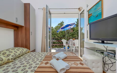 Ruža: Pièce, Propriété, Meubles, Chambre, Design Intérieur, Bâtiment, Lit, Maison, Immobilier, Table