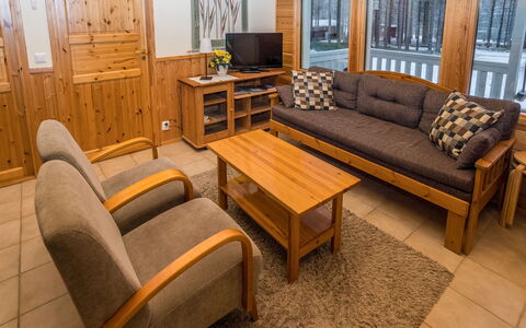 Villa Kuusanka: Appartement, Zone Résidentielle, Condominium, Design Urbain, Balcon, Usage Mixte, Recours, Biens, Hôtel, Ombre