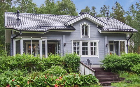 Ojala: Bâtiment, Maison, Fenêtre, Domicile, Siding, Arbuste, Toit, Chalet, Zone Résidentielle