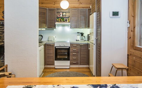 Purnukylä 6: Cuisine, Design Intérieur, Appareil De Cuisine, Principaux Appliance, Comptoir, Sol, Meubles, Bois, Plafond, Sol