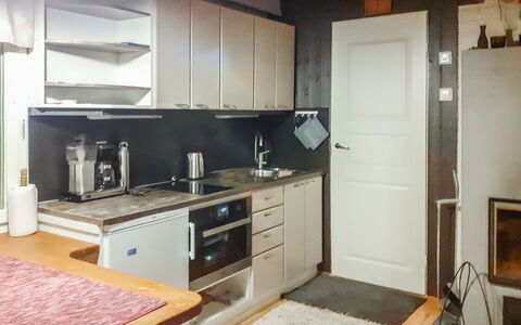 Kaukosaaren Ahonlaita: Appareil De Cuisine, Cuisine, Comptoir, Principaux Appliance, Meubles, Cabinetry, Sol, Bois, Design Intérieur, Électroménager