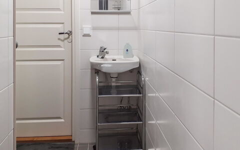 Kaukosaaren Ahonlaita: Sol, Sol, Design Intérieur, Luminaire Plomberie, Tuile, Pièce, Plomberie, Salle De Bains, Robinet