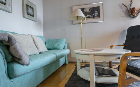 Palokärki: Meubles, Design Intérieur, Sol, Mur, Sol, Bois, Canapé, Pièce, Salon, Éclairage