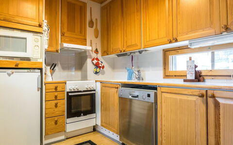 Palokärki: Cuisine, Appareil De Cuisine, Comptoir, Principaux Appliance, Cabinetry, Bois, Électroménager, Design Intérieur, Sol, Placard