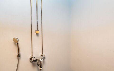 Keloranta: Tete De Douche, Luminaire Plomberie, Plomberie, Panneau De Douche, Bar De Douche, Douche, Salle De Bains