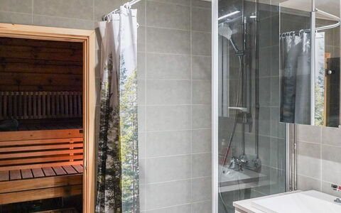 Kitkaranta: Sol, Design Intérieur, Sol, Luminaire Plomberie, Salle De Bains, Douche, Plomberie, Pièce, Tuile, Porte De Douche