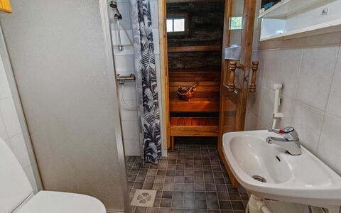 Kuontijärvi B: Bois, Luminaire Plomberie, Sol, Sol, Lavabo, Siège De Toilette, Salle De Bains, Plomberie, Design Intérieur, Évier