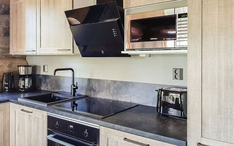 Riekonmella: Appareil De Cuisine, Cuisine, Comptoir, Principaux Appliance, Cabinetry, Électroménager, Design Intérieur, Sol, Meubles, Cuisinière
