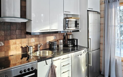 Ihtingin Koskikara: Appareil De Cuisine, Cuisine, Comptoir, Principaux Appliance, Meubles, Design Intérieur, Cabinetry, Bois, Sol, Électroménager