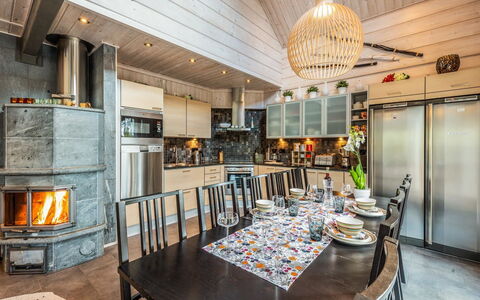 Lapinukonkäännös: Bois, Cuisine, Design Intérieur, Plafond, Luminaire, Éclairage, Meubles, Comptoir, Sol, Appareil De Cuisine