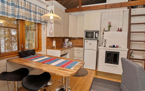Kaukosaaren Ahonrinne: Meubles, Design Intérieur, Sol, Bois, Cuisine, Sol, Plafond, Comptoir, Cabinetry, Pièce
