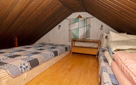 Kaukosaaren Ahonrinne: Sol, Sol, Bois, Plafond, Meubles, Design Intérieur, Chambre, Grenier, Pièce, Lit