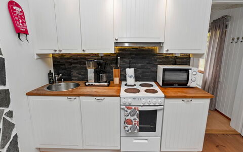 Vuorimäki: Appareil De Cuisine, Cuisine, Principaux Appliance, Comptoir, Cabinetry, Électroménager, Cuisinière, Petit Appareil, Design Intérieur, Meubles