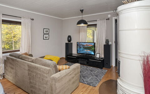 Vuorimäki: Sol, Meubles, Design Intérieur, Sol, Bois, Plafond, Salon, Éclairage, Pièce, Canapé