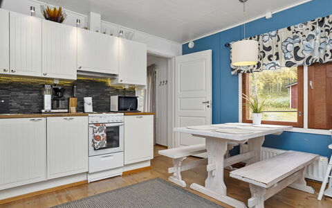 Vuorimäki: Design Intérieur, Meubles, Sol, Bois, Sol, Cuisine, Plafond, Comptoir, Pièce, Principaux Appliance