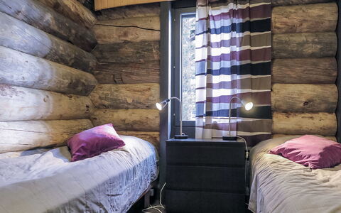 Kiehinen 2: Bois, Chambre, Design Intérieur, Meubles, Drap De Lit, Literie, Linge, Pièce, Lit, Cadre De Lit