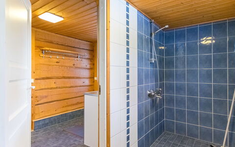 Vesan Villa: Sol, Bois, Sol, Luminaire Plomberie, Composite, Plomberie, Tuile, Plafond, Salle De Bains, Tache De Bois