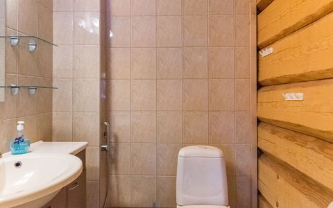 Vesan Villa: Salle De Bains, Sol, Lavabo, Mur, Luminaire Plomberie, Sol, Siège De Toilette, Bois, Design Intérieur, Toilette