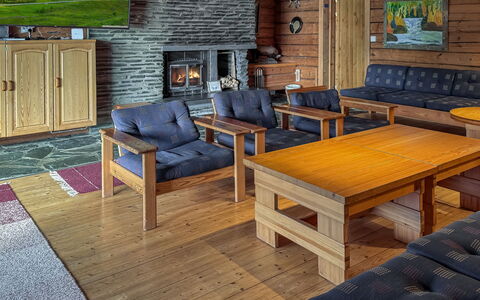 Sompsanniemi: Meubles, Sol, Design Intérieur, Canapé, Sol, Bois, Salon, Table, Parquet, Chaise