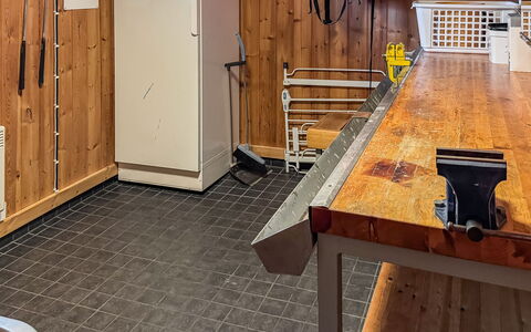 Sompsanniemi: Bois, Sol, Sol, Pièce, Tache De Bois, Contre-Plaqué, Dur, Cabinetry, Étagère