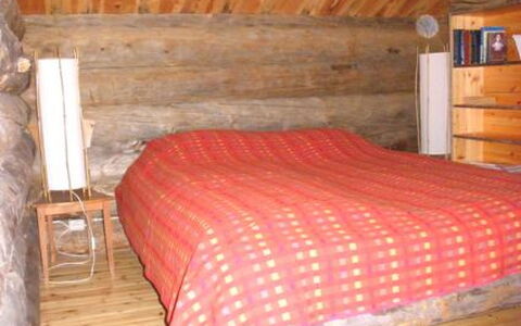 Rantapuro: Chambre, Sol, Bois, Sol, Lit, Meubles, Drap De Lit, Design Intérieur, Literie, Pièce