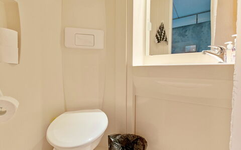 Vuosselin Helmi C25: Mur, Design Intérieur, Sol, Sol, Pièce, Salle De Bains, Lavabo, Luminaire Plomberie, Plomberie, Plafond
