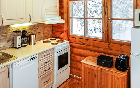 Tikkatupa: Bois, Principaux Appliance, Cuisine, Cabinetry, Appareil De Cuisine, Design Intérieur, Comptoir, Meubles, Tache De Bois, Évier