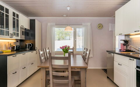Villa Ebba: Meubles, Sol, Bois, Design Intérieur, Cuisine, Comptoir, Plafond, Sol, Cabinetry, Table Cuisine Et Salle A Manger