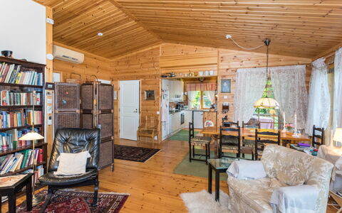 Metsä-Iivari: Fenêtre, Domicile, Bois, Maison, Siding, Chalet, Toit, Gelé, Fenêtre À Guillotine, Pente