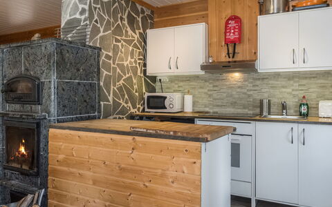 Aurora Cabin: Bois, Cuisine, Comptoir, Meubles, Cabinetry, Appareil De Cuisine, Domicile, Principaux Appliance, Tache De Bois, Évier