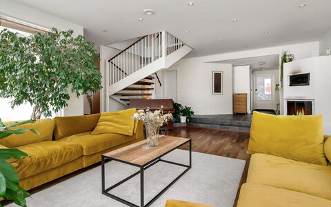 Mustijoenranta: Meubles, Design Intérieur, Canapé, Sol, Sol, Mur, Salon, Bois, Parquet, Plafond