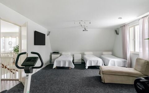 Mustijoenranta: Sol, Sol, Design Intérieur, Lit, Plafond, Chambre, Meubles, Pièce, Appartement, Drap De Lit