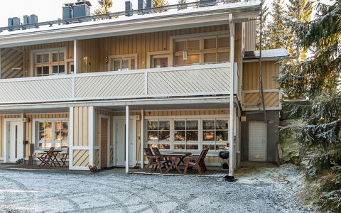 Tahkontilhi e 5: Bois, Domicile, Siding, Chalet, Fenêtre À Guillotine, L'Hiver, Maison Historique, Daylighting, Gelé