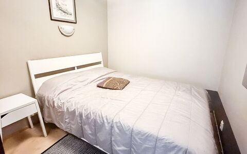 Tahkontilhi e 5: Chambre, Bois, Sol, Sol, Lit, Drap De Lit, Literie, Design Intérieur, Cadre De Lit, Pièce