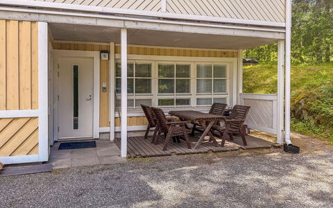 Tahkontilhi e 5: Bois, Porche, Porte, Siding, Chalet, Tache De Bois, Dur, Ombre, Plate-Forme, Planche