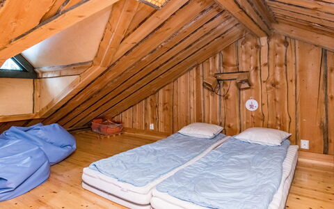 Saaruanaho H1: Chambre, Bois, Lit, Meubles, Drap De Lit, Literie, Pièce, Cadre De Lit, Plafond, Dur