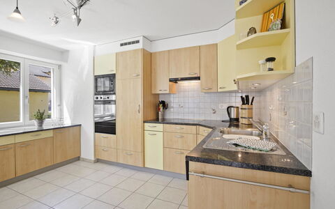 Ruggli: Cabinetry, Comptoir, Évier, Bâtiment, Evier, Bois, Cuisinière, Électroménager, Cuisine, Design Intérieur