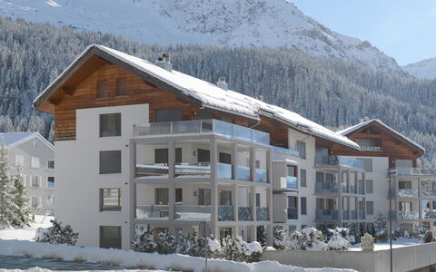 Kulm 1: Neige, Ciel, Montagne, Fenêtre, Bâtiment, Arbre, Pente, Maison, Montagnes Relief