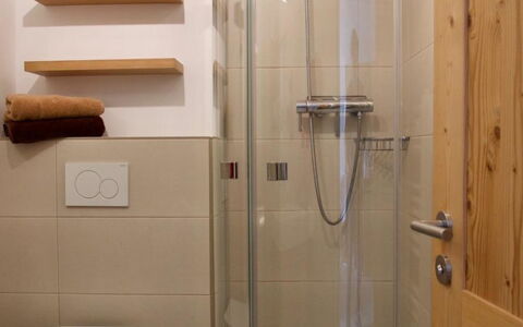 Milimatta 2 1. Og Süd: Luminaire Plomberie, Porte De Douche, Tete De Douche, Salle De Bains, Douche, Design Intérieur, Violet, Sol, Sol