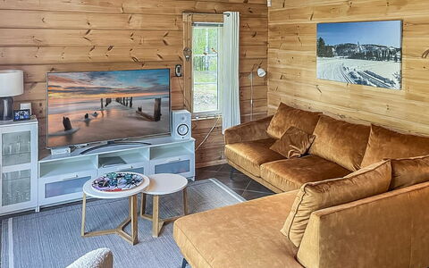 Heikkalan Helmi: Sol, Bois, Canapé, Design Intérieur, Meubles, Salon, Sol, Plafond, Pièce, Éclairage