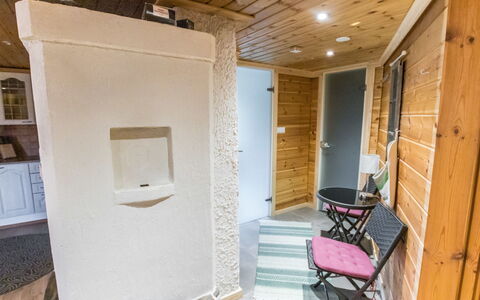 Suvantovirta: Bois, Sol, Design Intérieur, Sol, Meubles, Plafond, Pièce, Éclairage, Tache De Bois, Dur