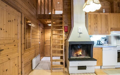 Lomaylläs F79 Palovaarankaarre 18B: Voie Navigable, Banque, Cours D'Eau, Lac, Chalet, Forêt, Canal, Réservoir, Cabane En Rondins