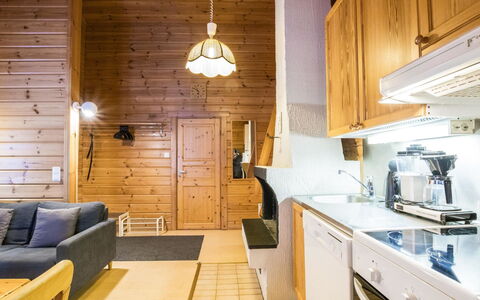 Lomaylläs F79 Palovaarankaarre 18B: Voie Navigable, Banque, Cours D'Eau, Lac, Chalet, Forêt, Canal, Réservoir, Cabane En Rondins