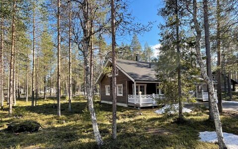 Ylläsriekko Itätupa: Toit, Domicile, Siding, Chalet, Cour, Dur, Conception, Batiments Jardin, Tache De Bois, Ferme