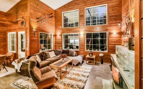 Arctic Chalet: Voie Navigable, Banque, Cours D'Eau, Lac, Chalet, Forêt, Canal, Réservoir, Cabane En Rondins