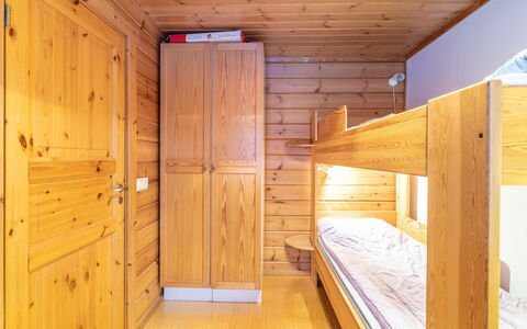 Lomaylläs H105 Pistopolku 2A: Voie Navigable, Banque, Cours D'Eau, Lac, Chalet, Forêt, Canal, Réservoir, Cabane En Rondins
