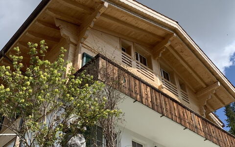 Meieli: Nuage, Ciel, Plante, Propriété, Bâtiment, Fenêtre, Bois, Lot Terre, Herbe, Paysage