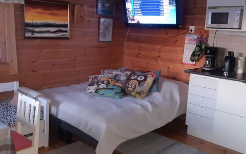 Pikkupöllö: Bois, Meubles, Sol, Sol, Domicile, Porte, Tache De Bois, Chambre, Dur, Cabane En Rondins