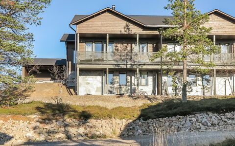 Karhu a: Bâtiment, Domicile, Maison, Zone Résidentielle, Architecture, Chalet, Lot Terre, Toit, Établissements Humains, Biens